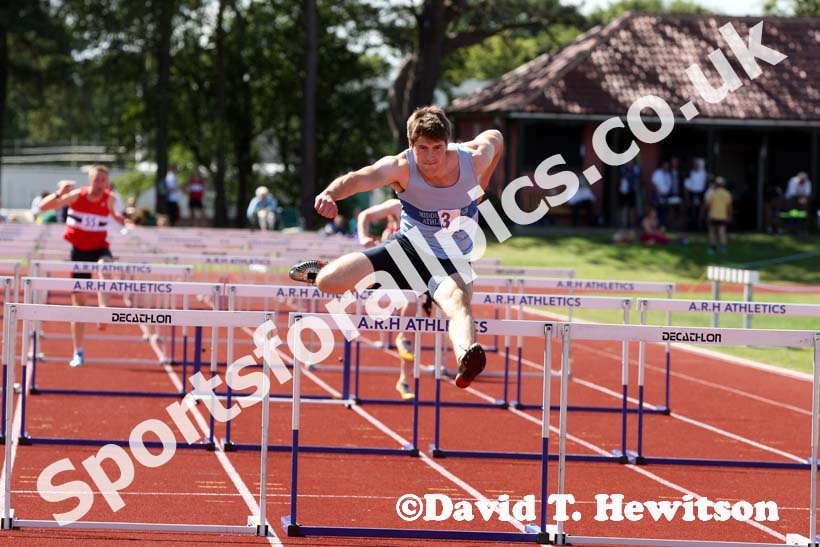 110 metres hurdles, North of England Division 2E, Morpeth.